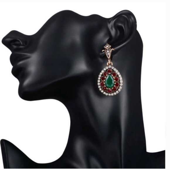 NEW Rhinestone Earrings - Picture 3 of 14